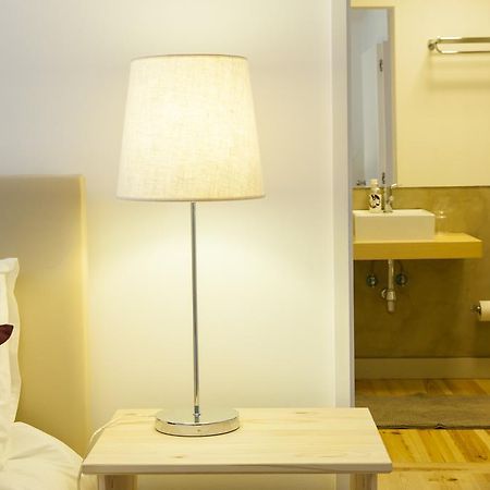Joivy Cosy 1-Bed Flat With Workspace In Santa Catarina, Moments From Luis De Camoes Sq Lisboa 客房 照片
