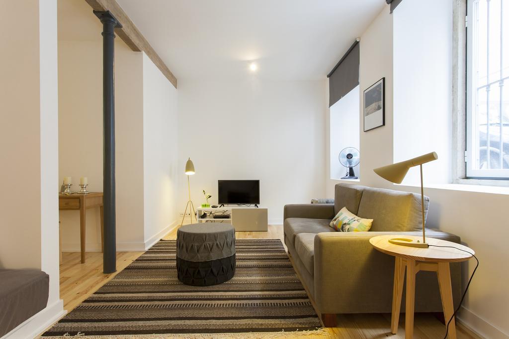 Joivy Cosy 1-Bed Flat With Workspace In Santa Catarina, Moments From Luis De Camoes Sq Lisboa 客房 照片
