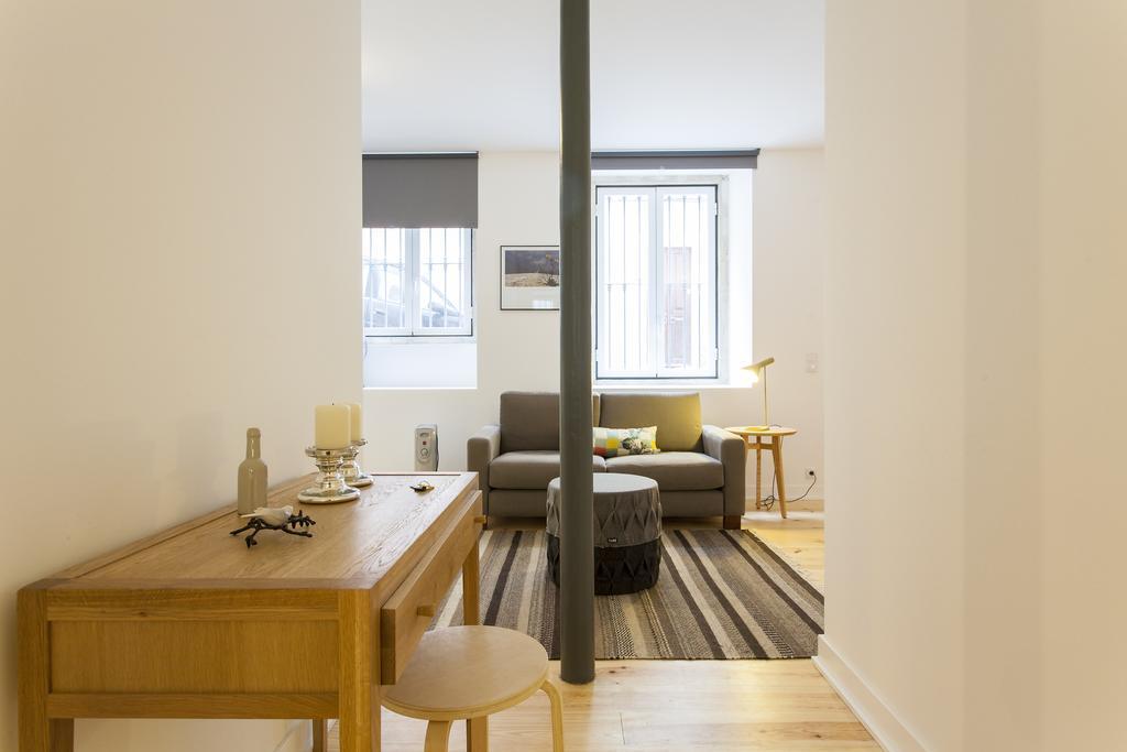 Joivy Cosy 1-Bed Flat With Workspace In Santa Catarina, Moments From Luis De Camoes Sq Lisboa 客房 照片