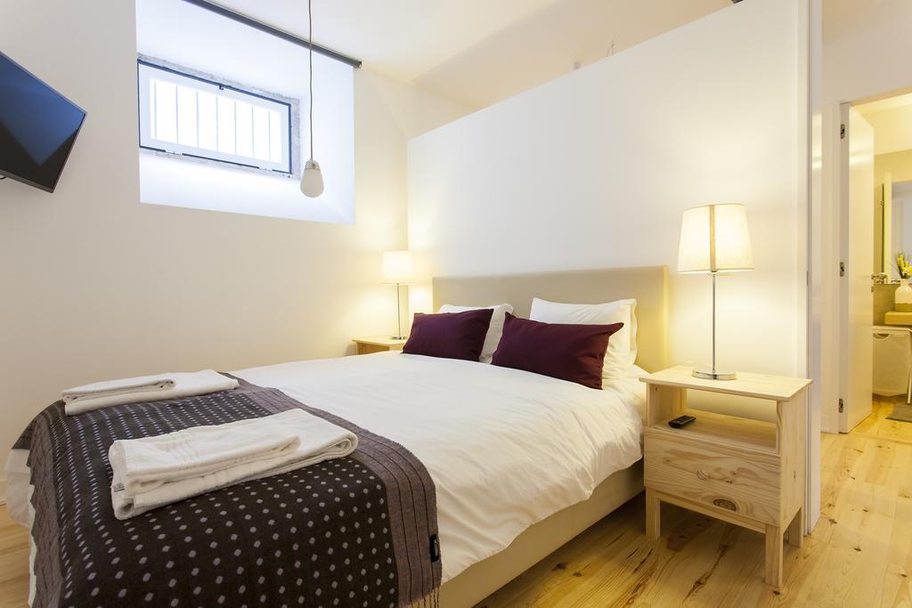 Joivy Cosy 1-Bed Flat With Workspace In Santa Catarina, Moments From Luis De Camoes Sq Lisboa 客房 照片