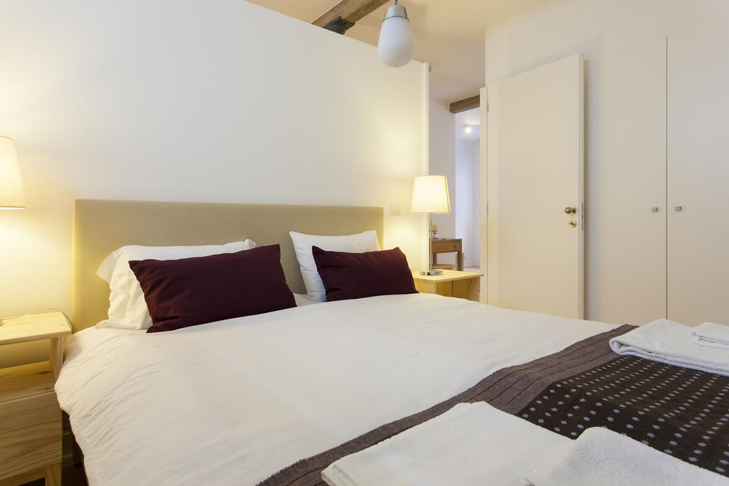 Joivy Cosy 1-Bed Flat With Workspace In Santa Catarina, Moments From Luis De Camoes Sq Lisboa 客房 照片