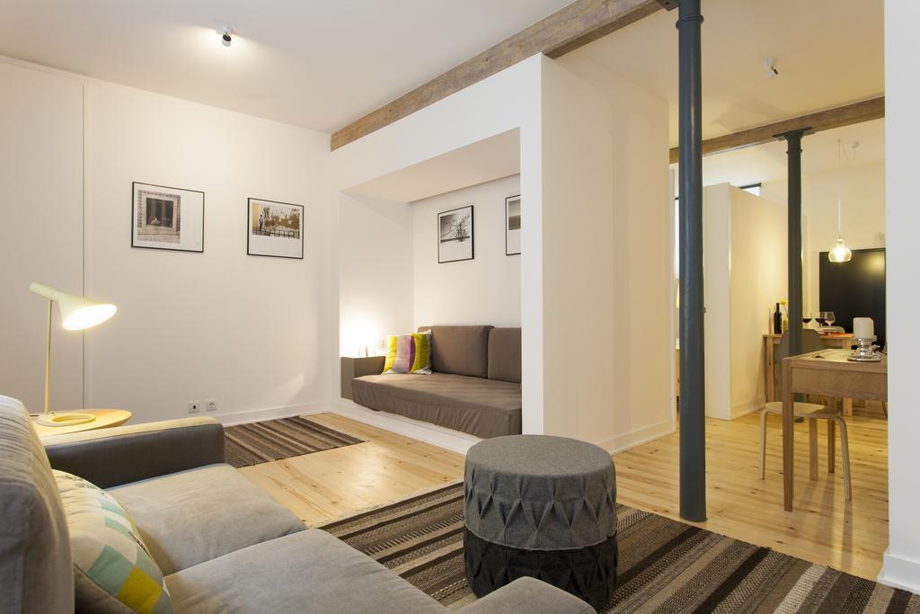 Joivy Cosy 1-Bed Flat With Workspace In Santa Catarina, Moments From Luis De Camoes Sq Lisboa 客房 照片